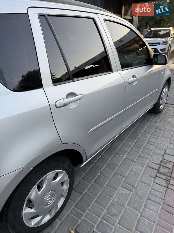 Хэтчбек Mazda 2 2004 в Каменец-Подольском