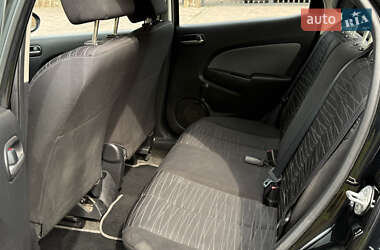 Хэтчбек Mazda 2 2009 в 