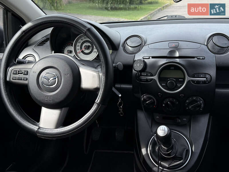 Хэтчбек Mazda 2 2009 в Ровно