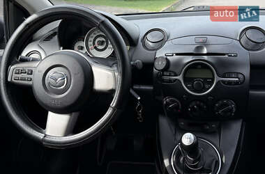 Хэтчбек Mazda 2 2009 в 