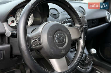 Хэтчбек Mazda 2 2009 в 