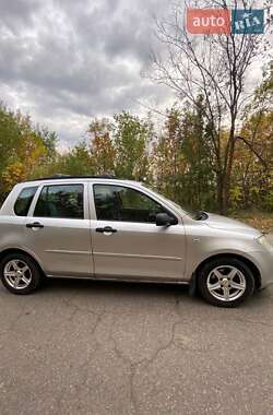 Хэтчбек Mazda 2 2003 в 