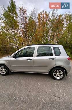 Хэтчбек Mazda 2 2003 в 