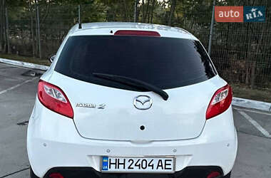 Хэтчбек Mazda 2 2010 в 