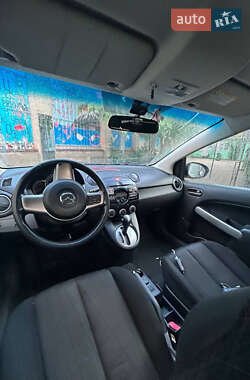 Хэтчбек Mazda 2 2010 в 