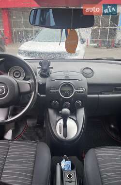Хэтчбек Mazda 2 2008 в 
