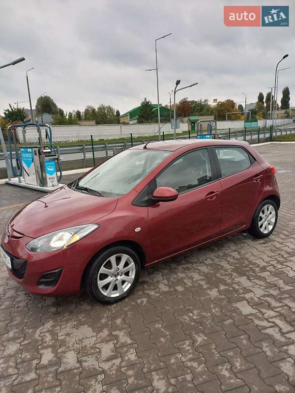 Хетчбек Mazda 2 2014 в Києві фото 2 Хетчбек Mazda 2 2014 в Києві