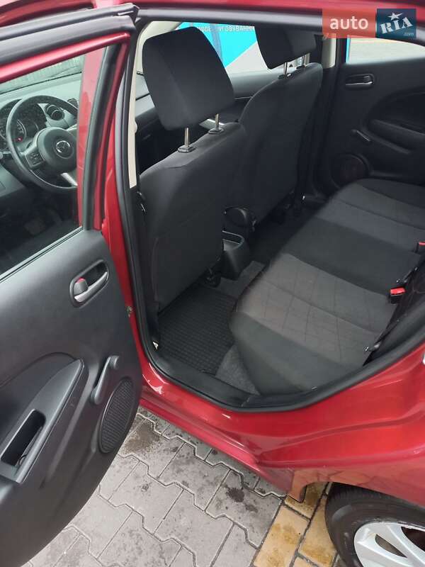 Хетчбек Mazda 2 2014 в Києві фото 8 Хетчбек Mazda 2 2014 в Києві