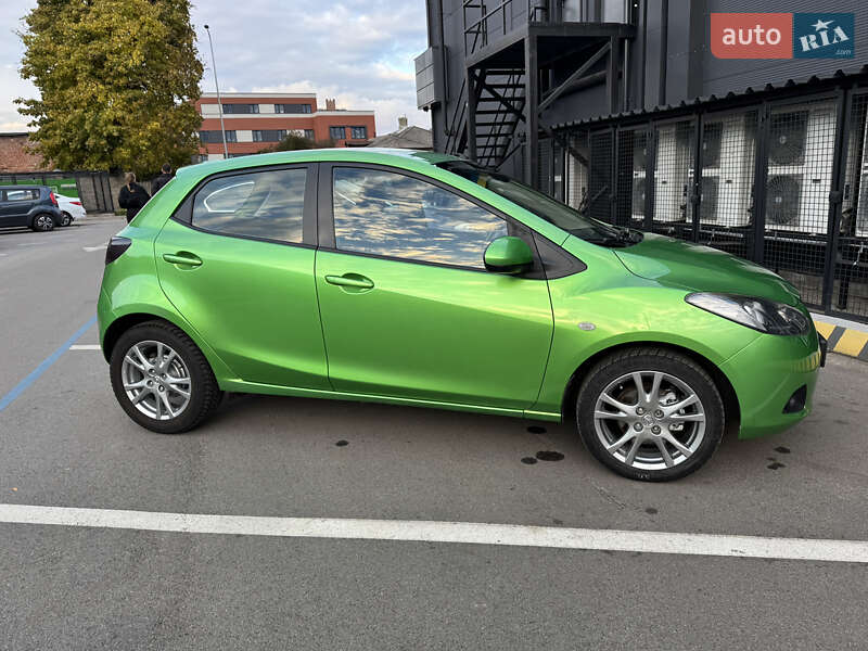 Хэтчбек Mazda 2 2009 в Чернигове