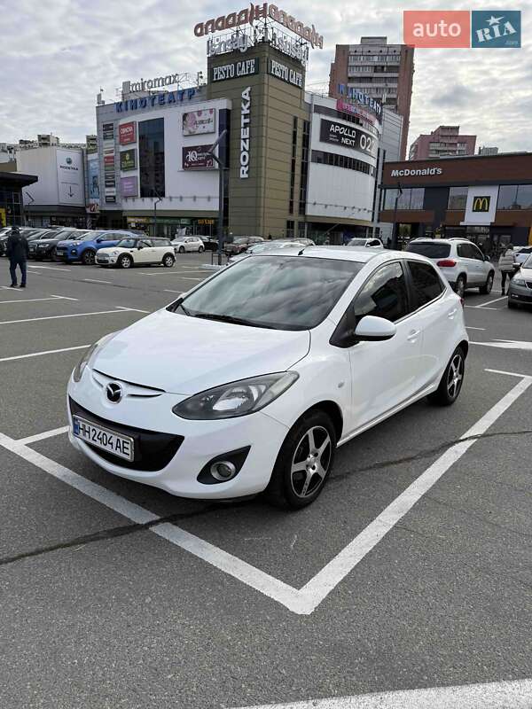 Хэтчбек Mazda 2 2010 в Киеве