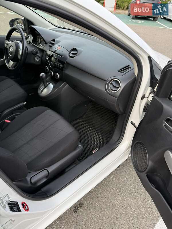 Хэтчбек Mazda 2 2010 в Киеве