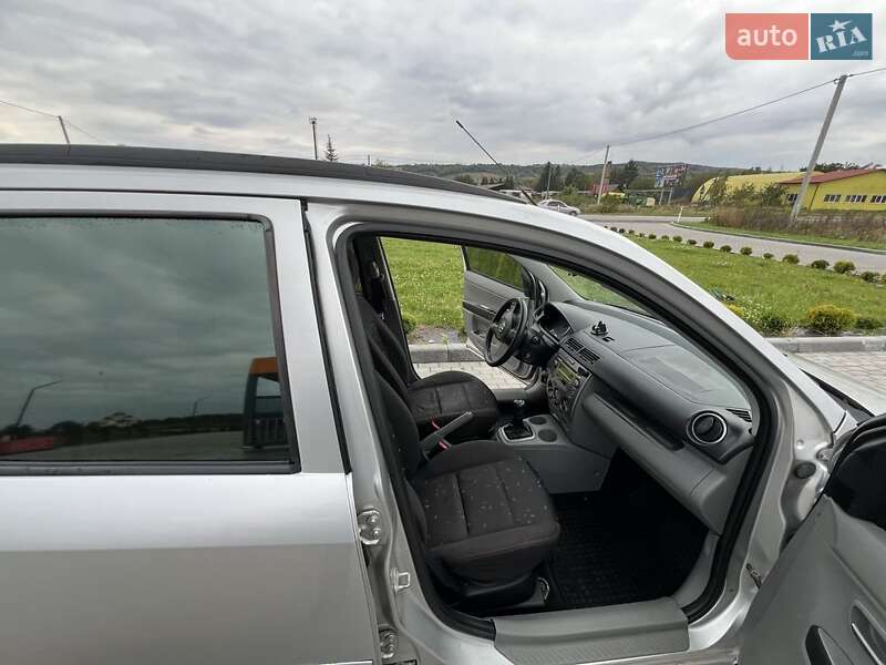 Хетчбек Mazda 2 2004 в Золочеві