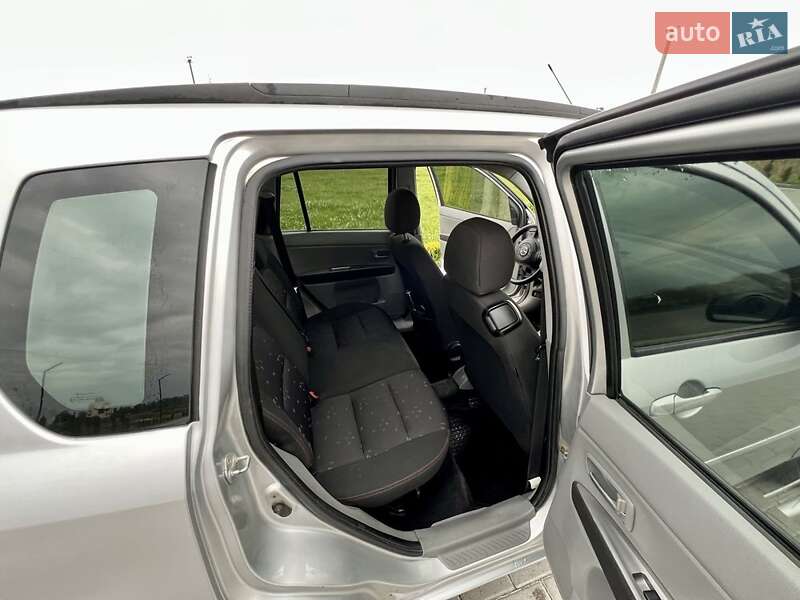 Хетчбек Mazda 2 2004 в Золочеві