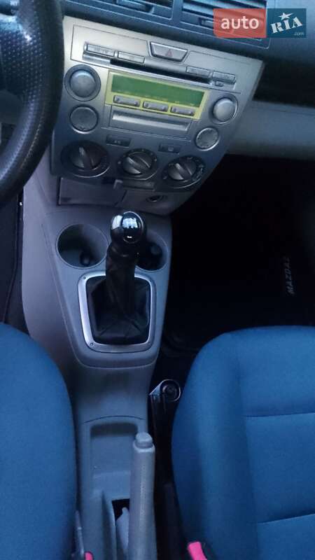 Хэтчбек Mazda 2 2005 в Горохове