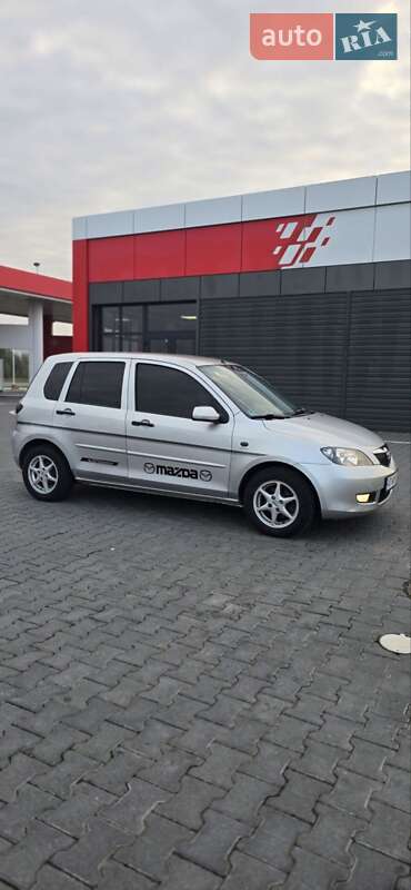 Хэтчбек Mazda 2 2005 в Черновцах