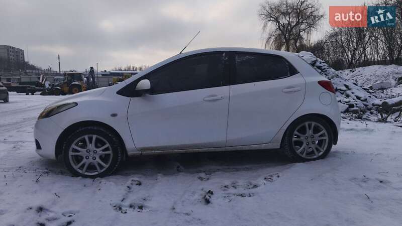 Хэтчбек Mazda 2 2008 в Полтаве