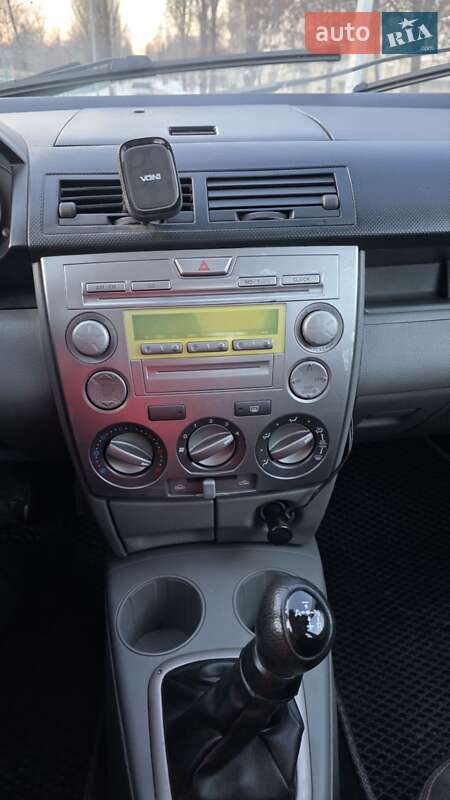 Хэтчбек Mazda 2 2003 в Терновке