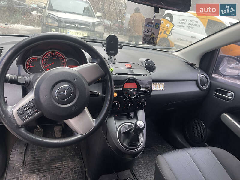 Хэтчбек Mazda 2 2010 в Черновцах фото 7 Хэтчбек Mazda 2 2010 в Черновцах
