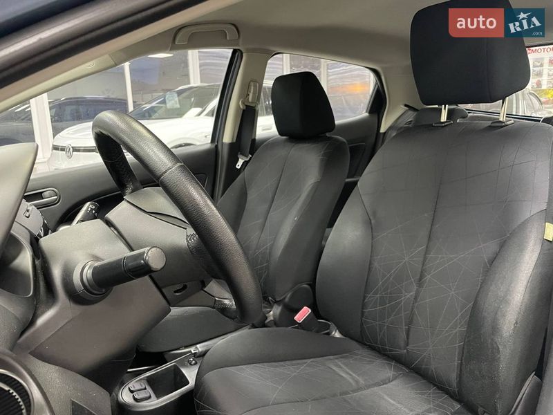 Хэтчбек Mazda 2 2013 в Киеве