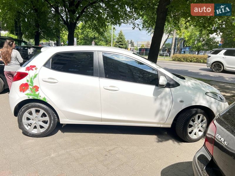 Хэтчбек Mazda 2 2012 в Львове
