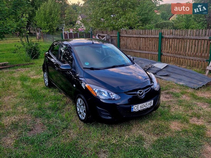 Хетчбек Mazda 2 2014 в Чернівцях