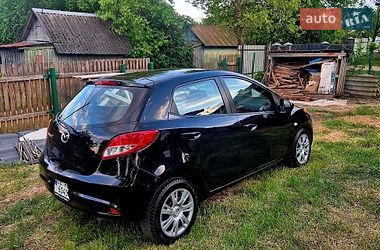 Хетчбек Mazda 2 2014 в Чернівцях