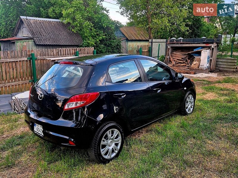 Хетчбек Mazda 2 2014 в Чернівцях