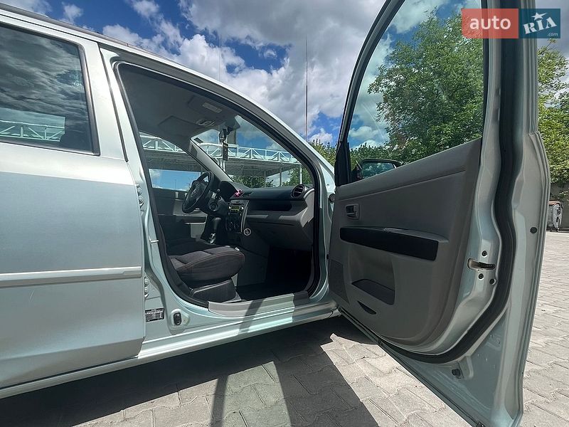 Хетчбек Mazda 2 2004 в Вінниці