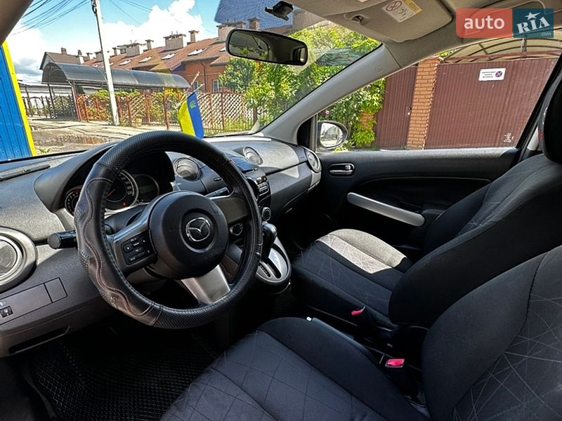 Хетчбек Mazda 2 2014 в Києві фото 6 Хетчбек Mazda 2 2014 в Києві
