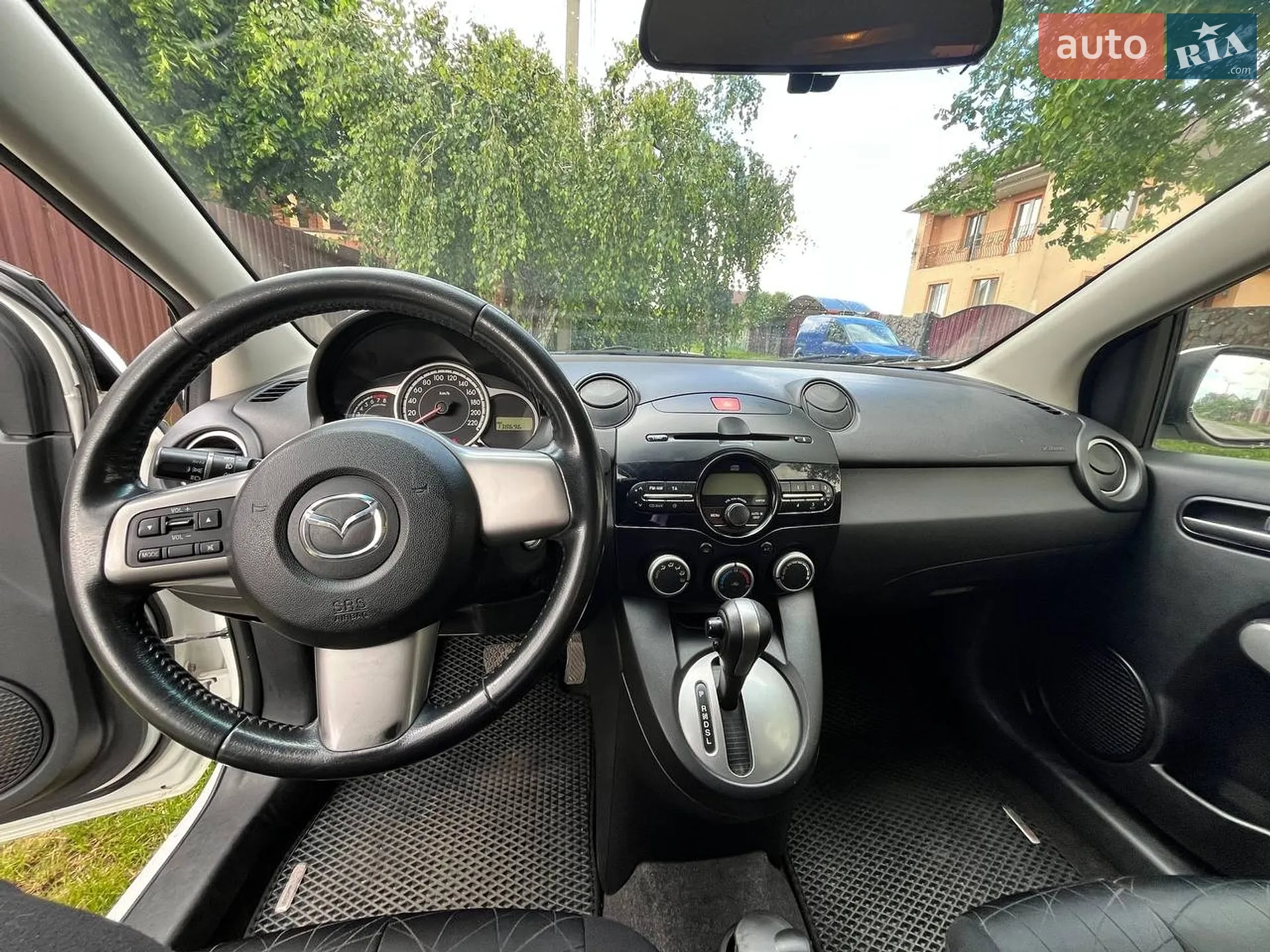 2010 Mazda 2 - мініатюра 8