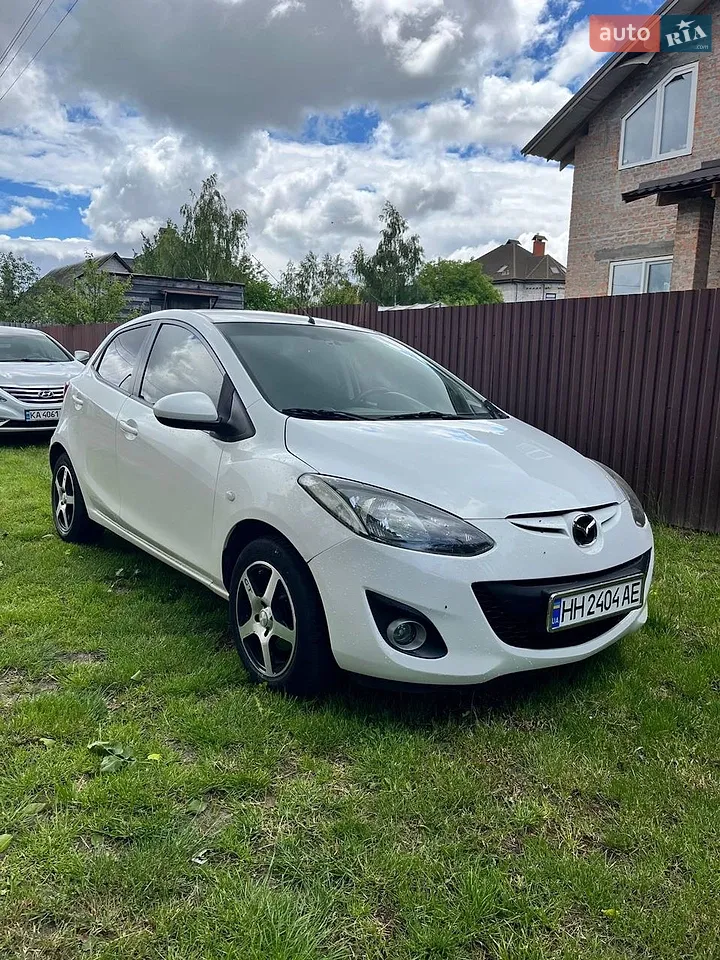 2011 Mazda 2 - мініатюра 10
