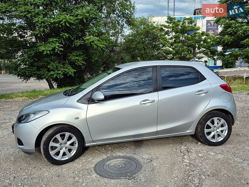 Хэтчбек Mazda 2 2008 в Каменском