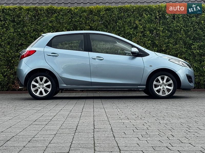Хэтчбек Mazda 2 2012 в Стрые