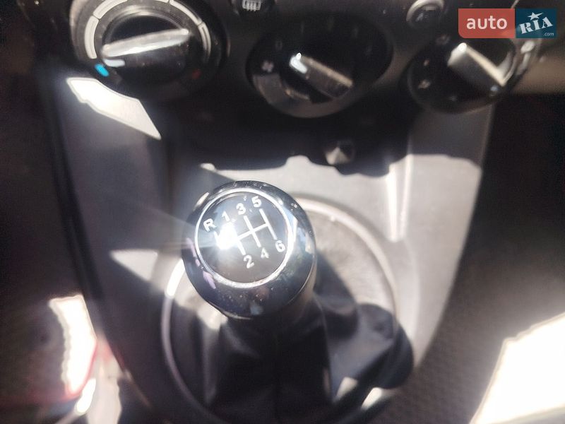 Хетчбек Mazda 2 2009 в Дніпрі
