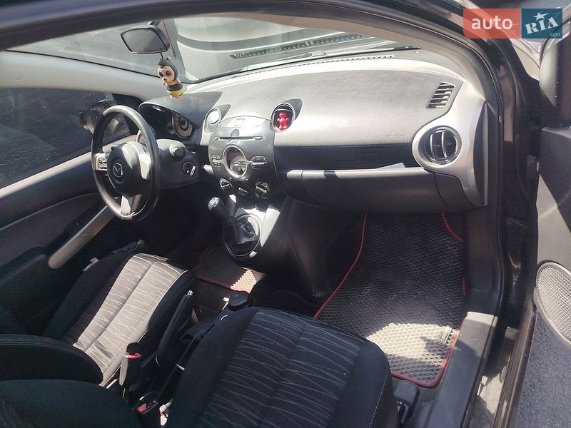 Хетчбек Mazda 2 2009 в Дніпрі