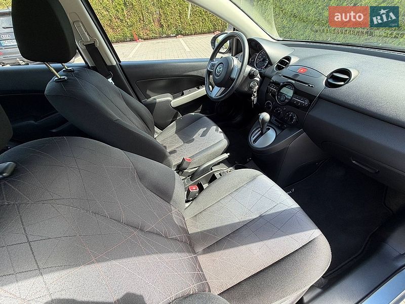 Хэтчбек Mazda 2 2012 в Стрые