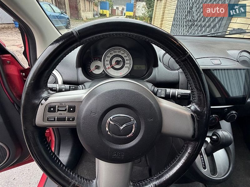Хетчбек Mazda 2 2008 в Чернівцях