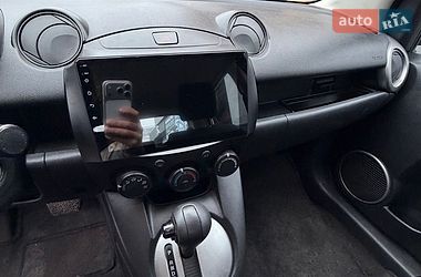 Хетчбек Mazda 2 2008 в Чернівцях