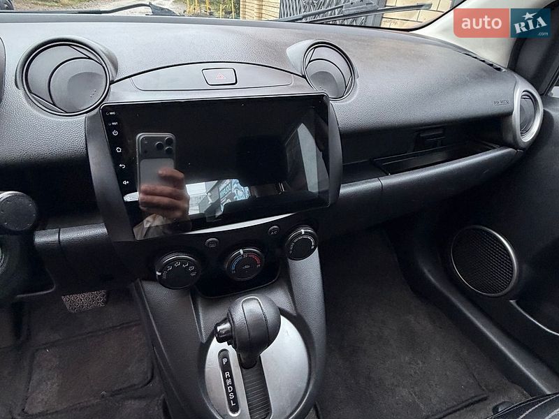 Хетчбек Mazda 2 2008 в Чернівцях