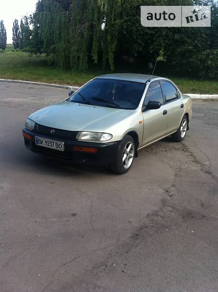 Седан Mazda 323 1996 в Ровно