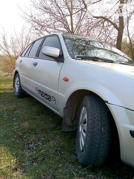 Хэтчбек Mazda 323 2000 в Хмельницком