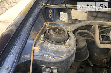 Седан Mazda 323 1990 в Чернівцях