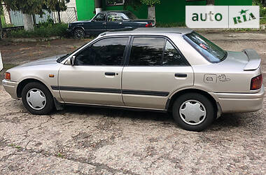 Седан Mazda 323 1994 в Ровно