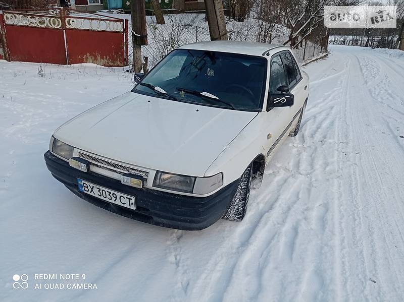 Седан Mazda 323 1991 в Белогорье