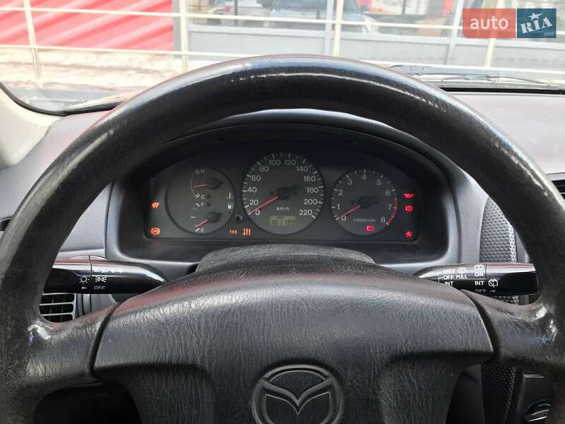 Хэтчбек Mazda 323 2001 в Львове