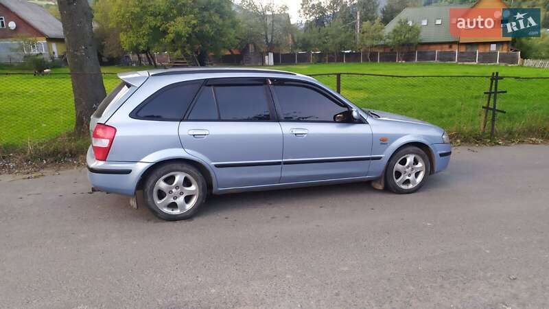 Mazda 323 2000