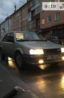 Седан Mazda 323 1987 в Бродах