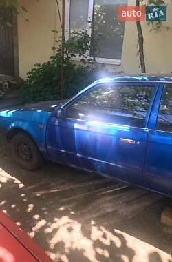 Хэтчбек Mazda 323 1986 в 
