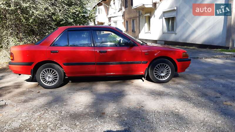 Седан Mazda 323 1991 в Каменском