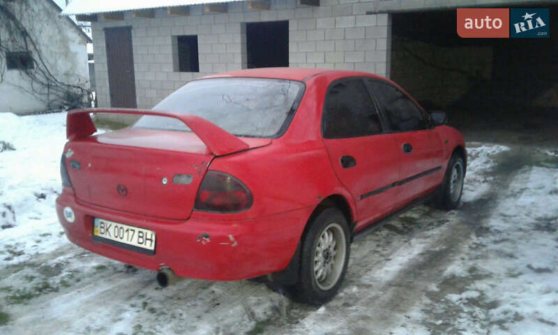 Седан Mazda 323 1995 в Владимирце